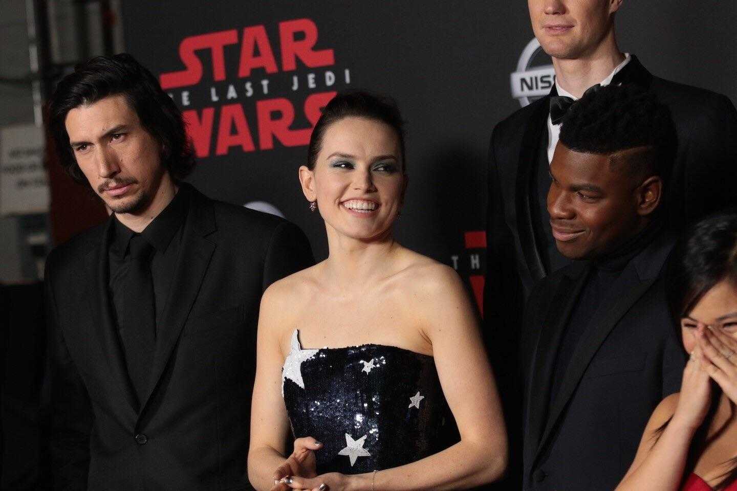 actors posing for a photo at the star wars premiere