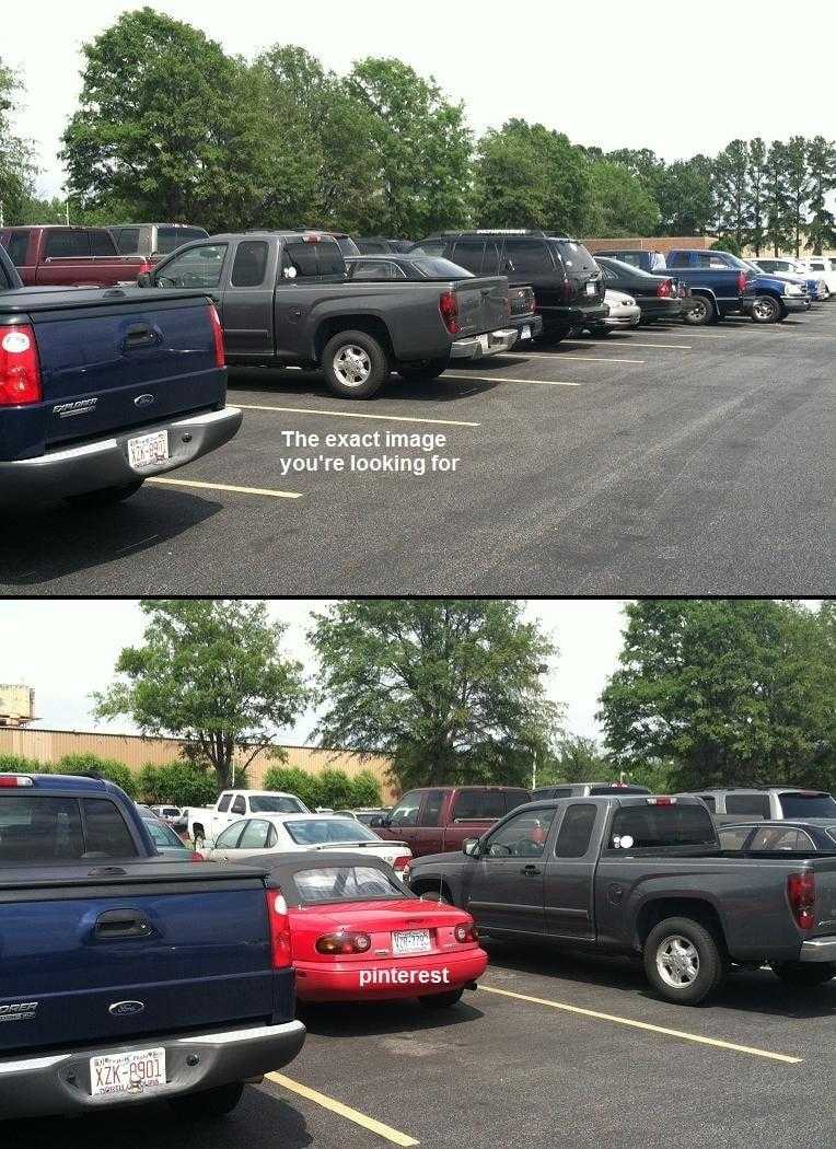 there are two pictures of a parking lot with cars parked in it