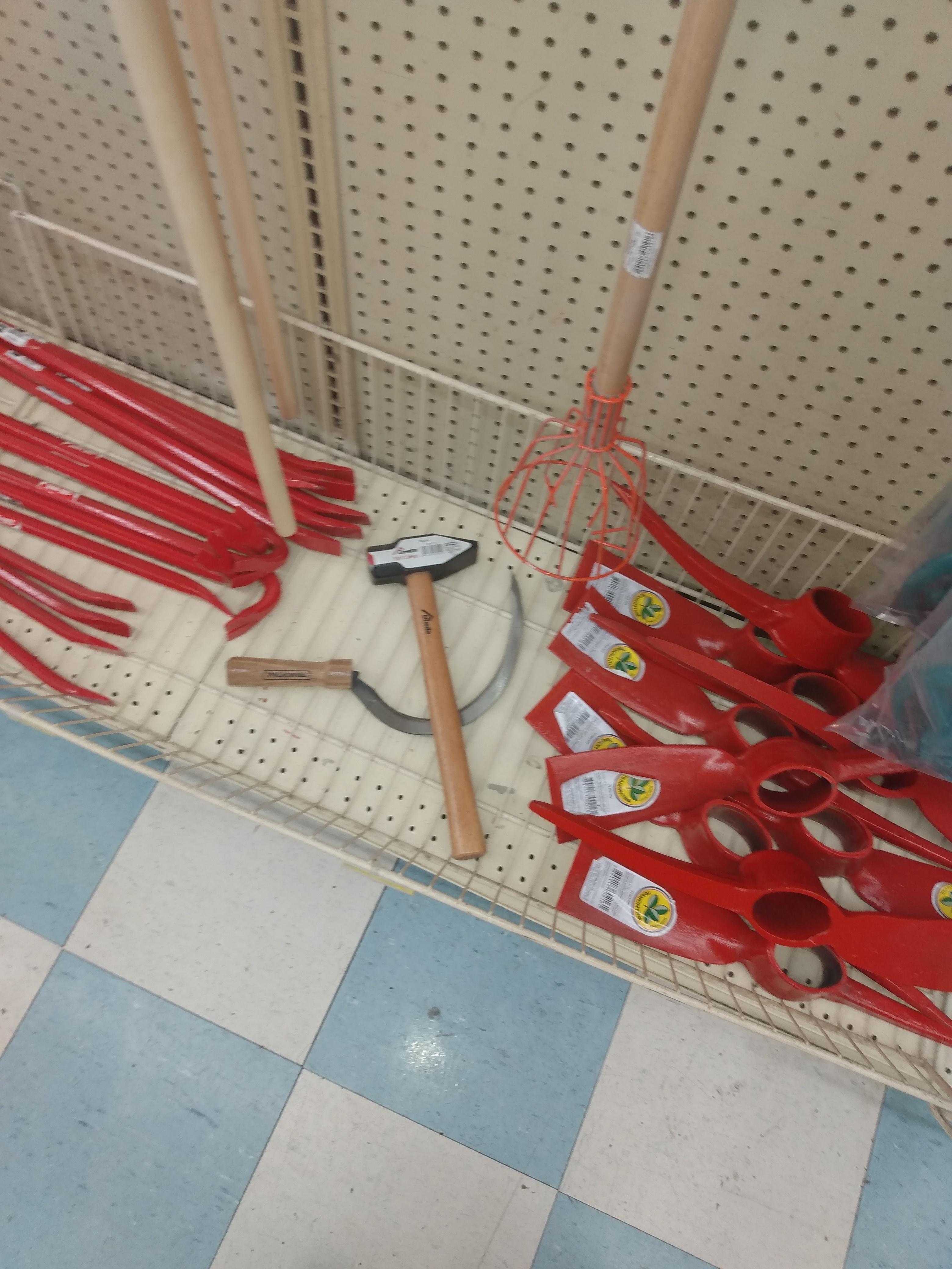 there are many tools that are on the floor in the store