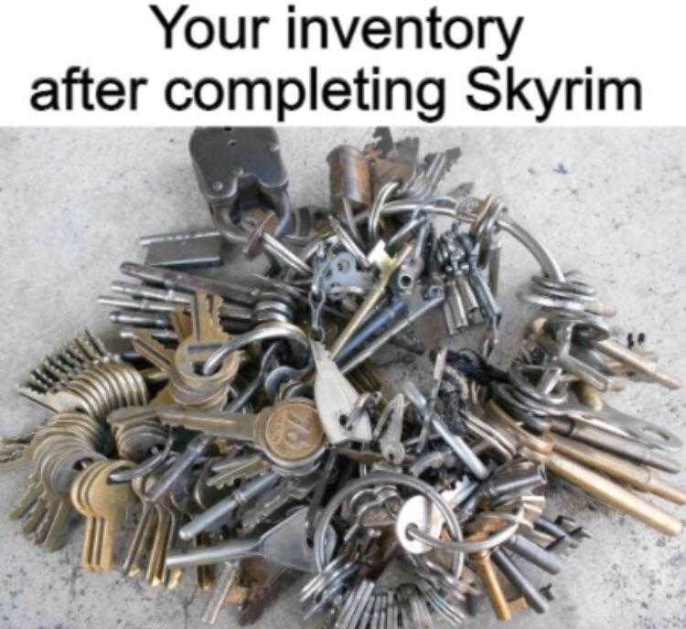 there are many keys that are in a pile together