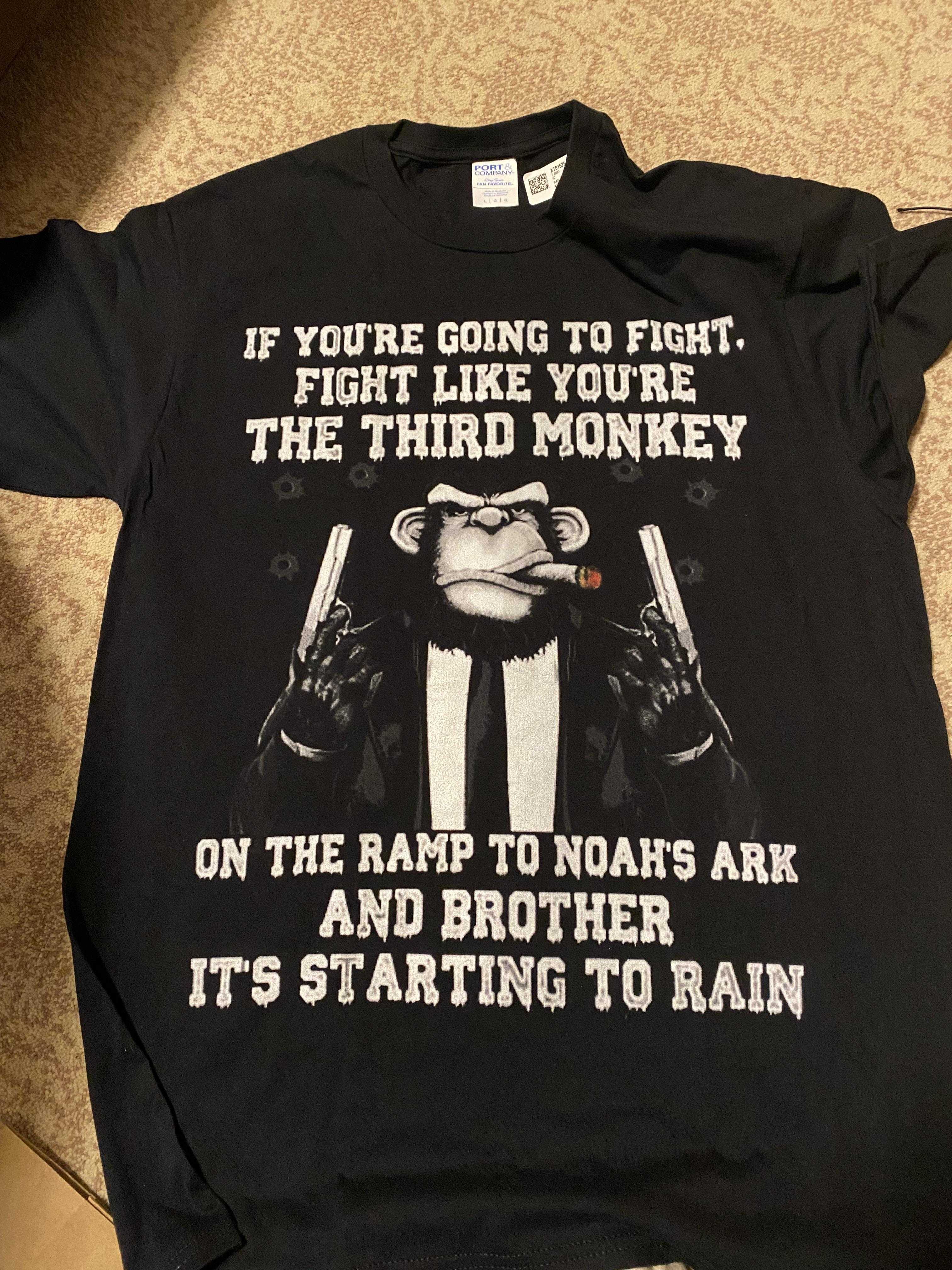 there is a black shirt with a monkey on it that says, if you ' re going to fight, fight like you ' re the third monkey on the ramp to nun