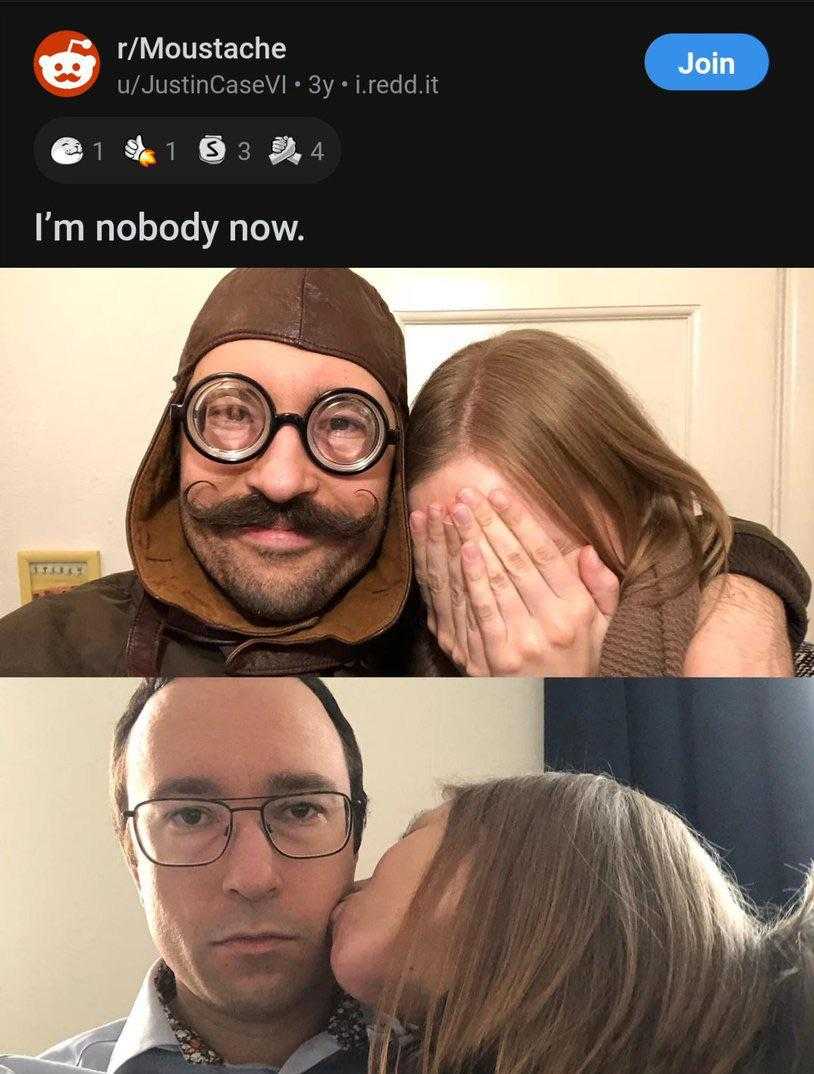 there are two pictures of a man and a woman kissing